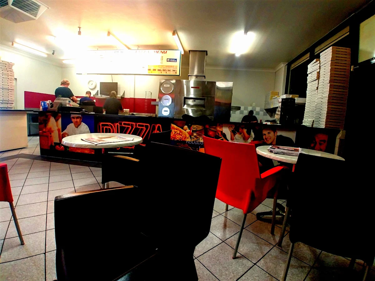Vibe, Kenwick Dial-A-Pizza