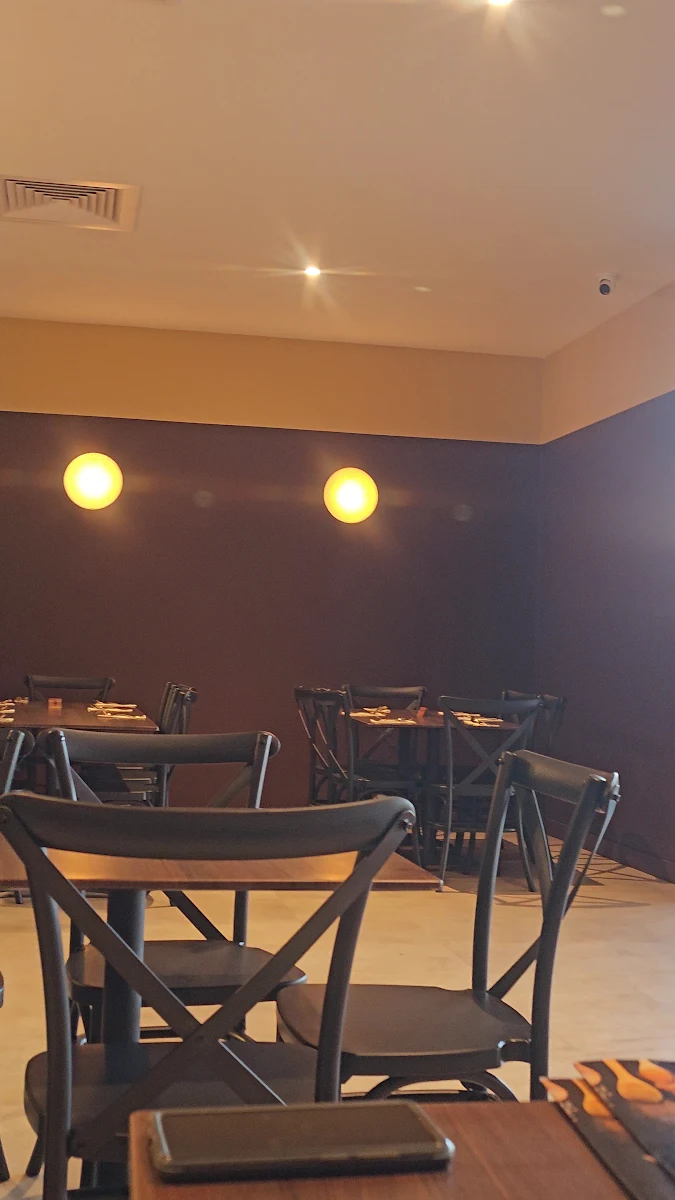 Vibe, Lazeez Indian Bistro