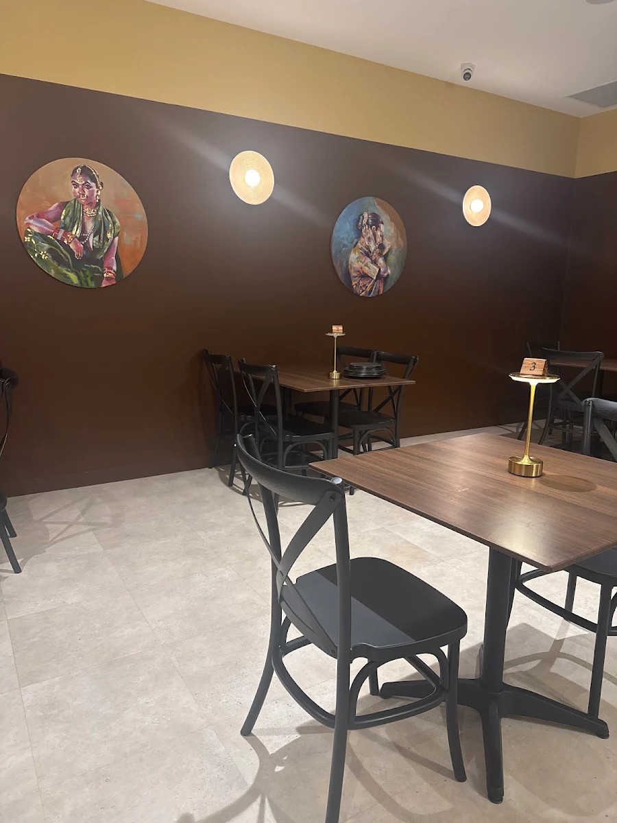Vibe, Lazeez Indian Bistro