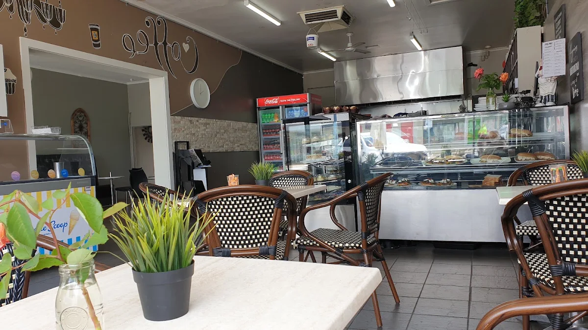 Vibe, Sandwich King Cafe