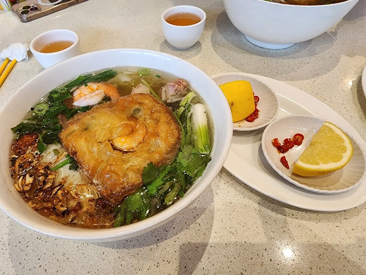 Food & drink, Hoang Yen