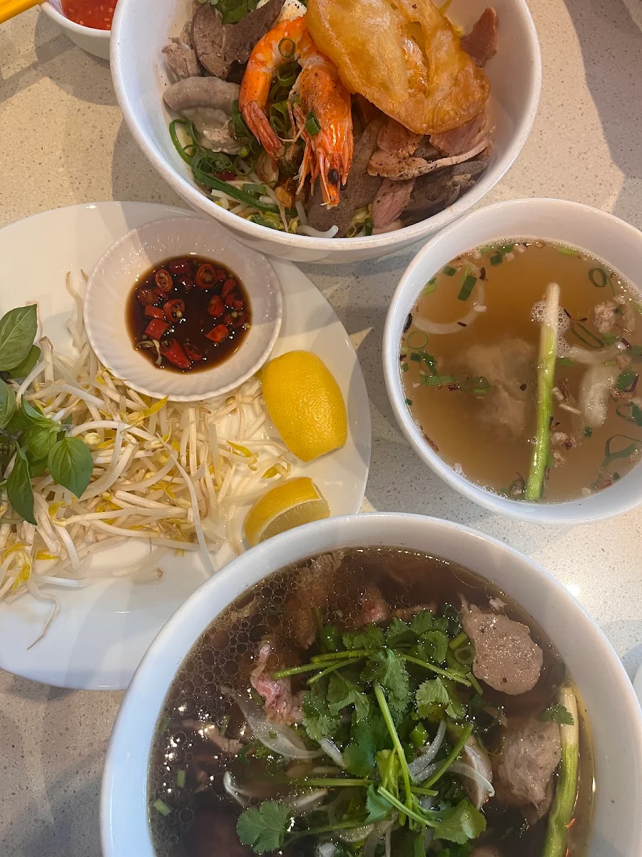 Food & drink, Hoang Yen