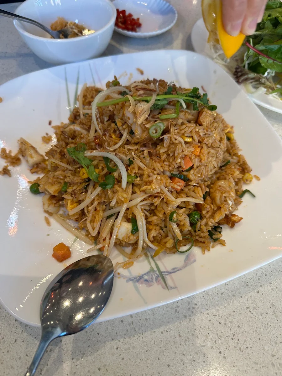 Food & drink, Hoang Yen