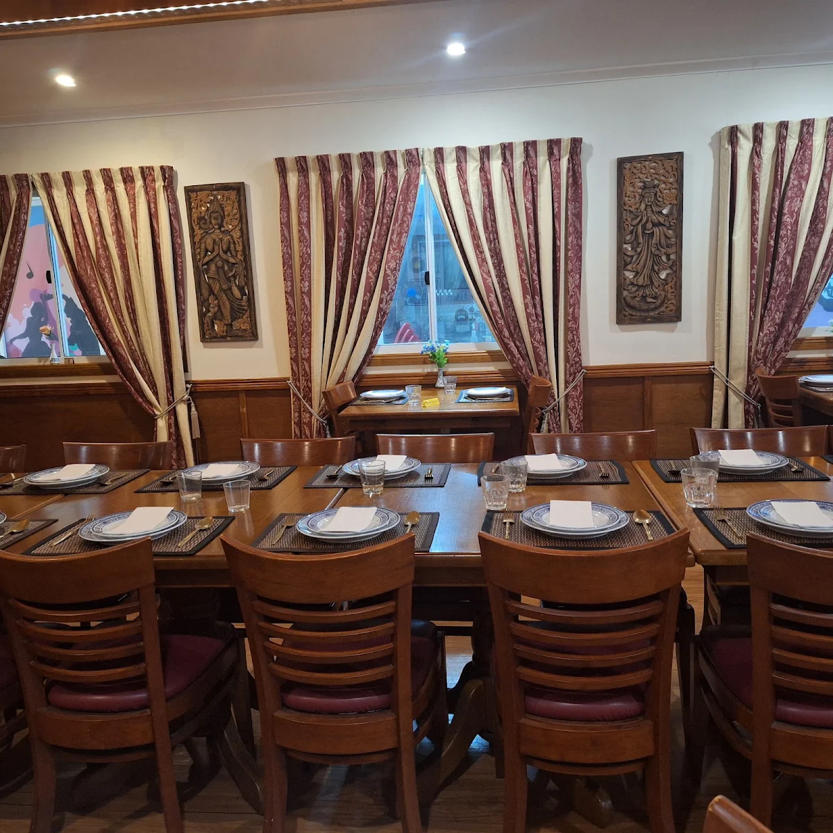 Vibe, Thai Diamond Restaurant