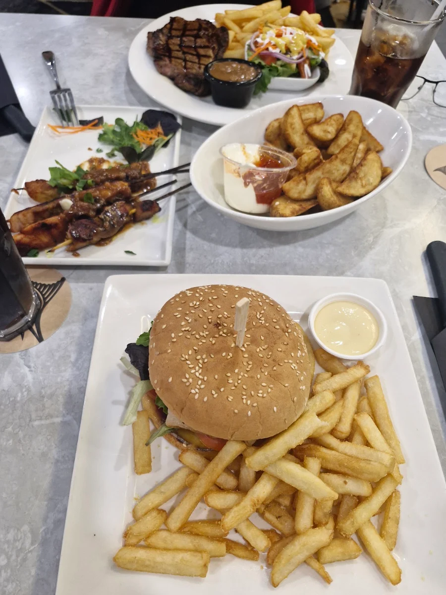 Food & drink, Club Glenvale
