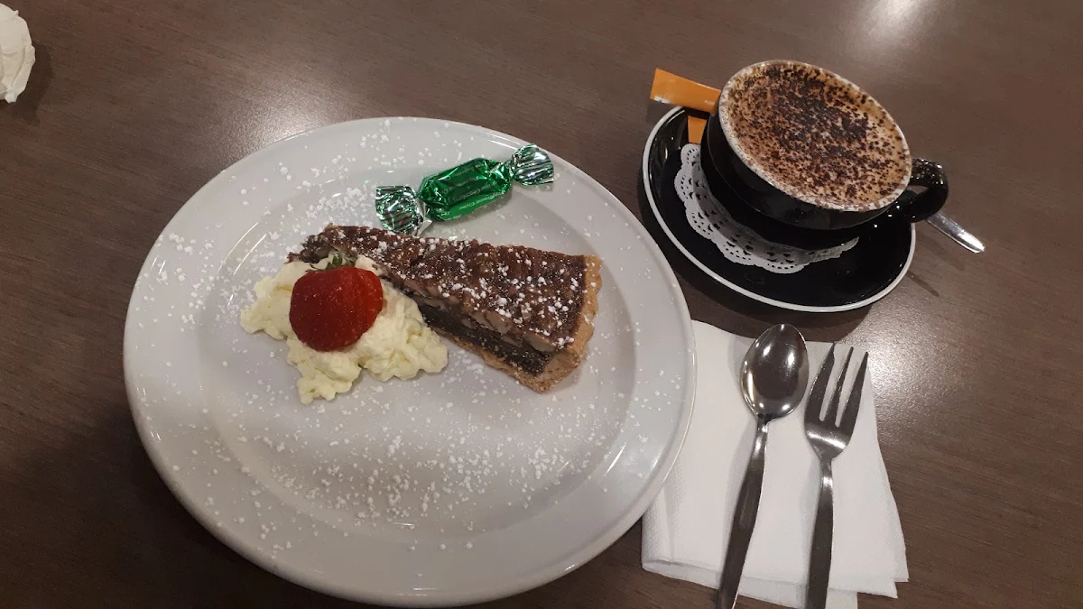Food & drink, Club Glenvale