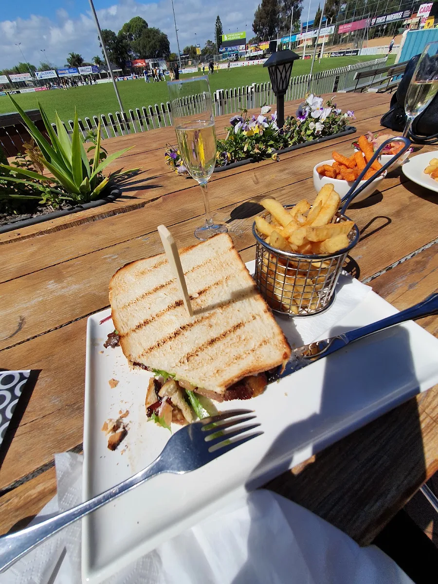 Food & drink, The Glenelg Club