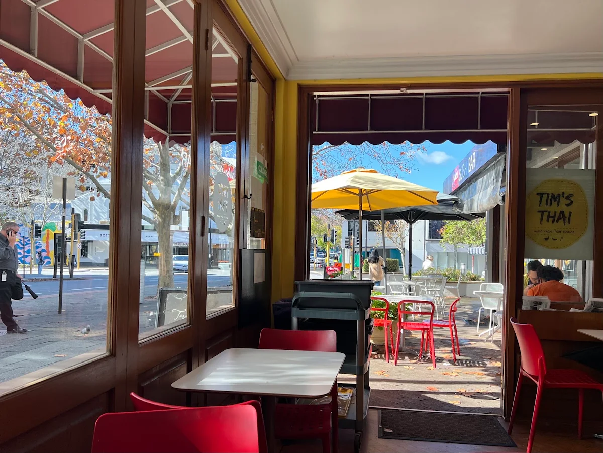 Vibe, Tim's Thai