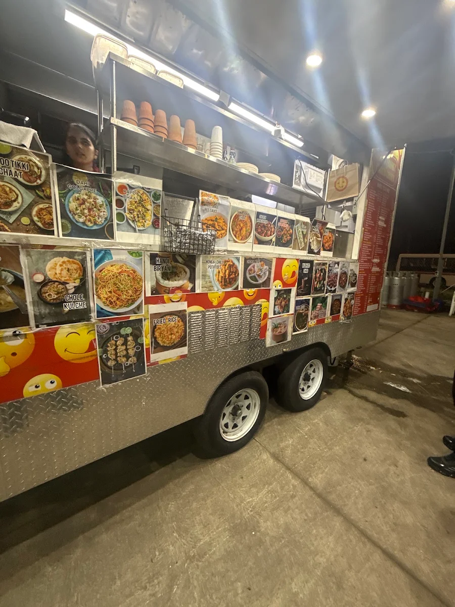 Vibe, MAMA FRANKY AND CHICKEN CORNER