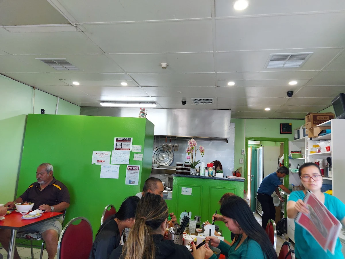 Vibe, Pho Hong Tam