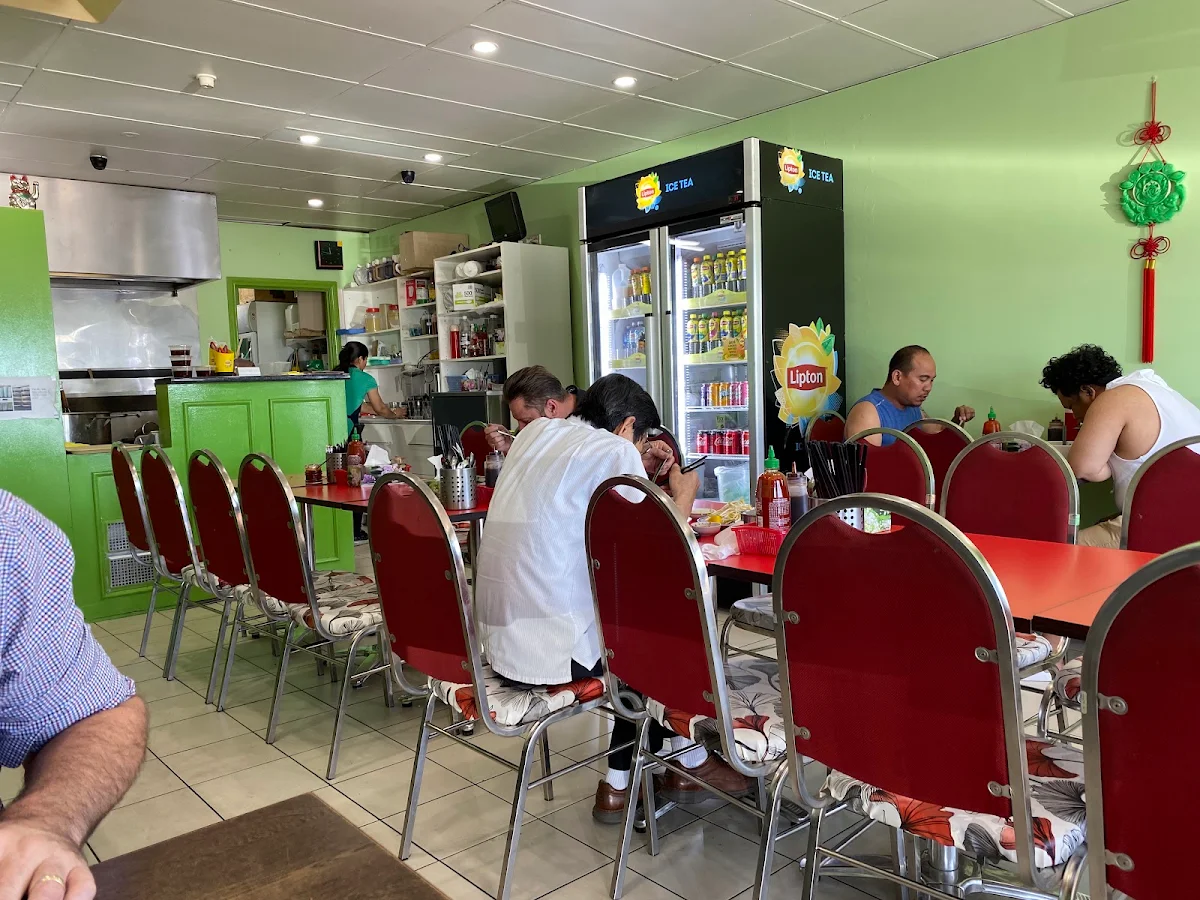Vibe, Pho Hong Tam