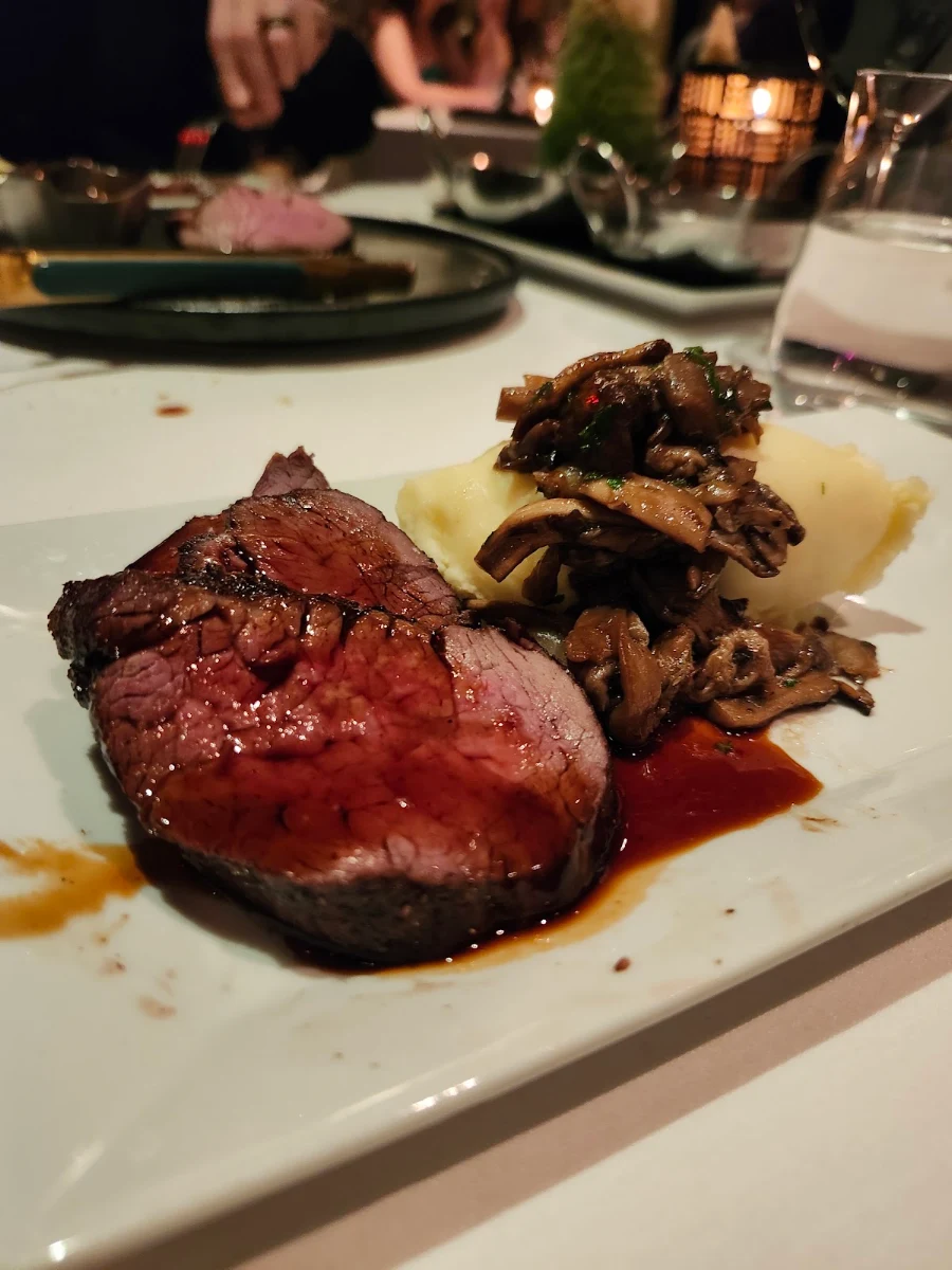 Food & drink, Restaurant e18hteen
