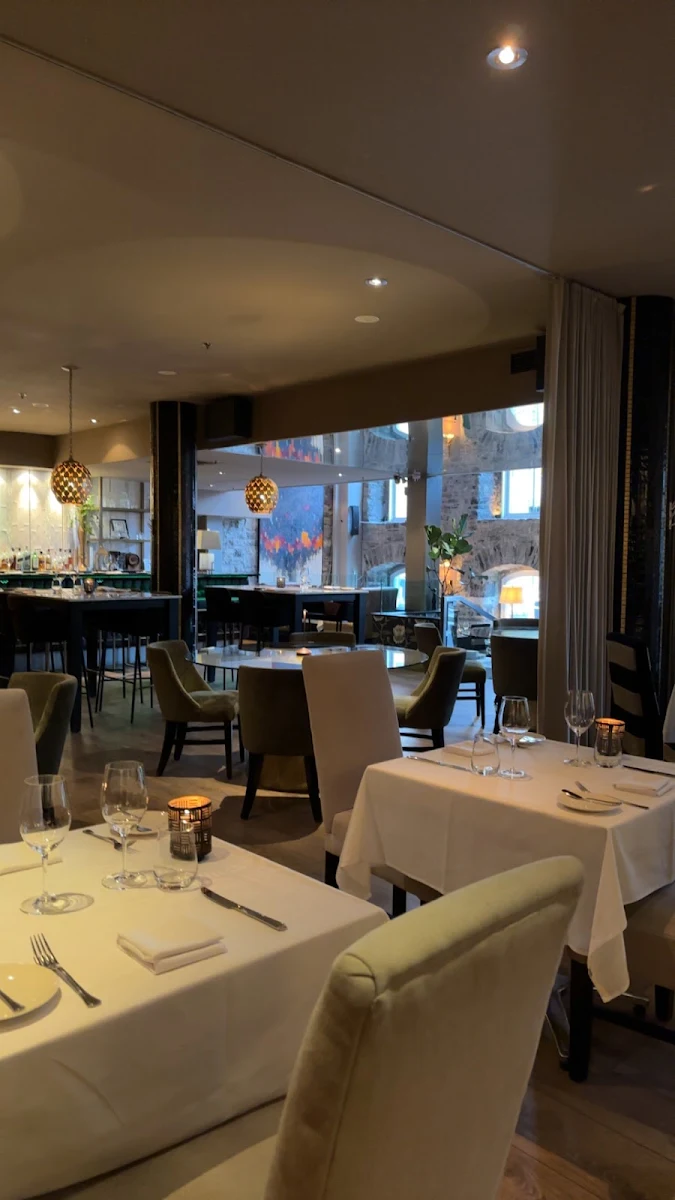 Vibe, Restaurant e18hteen