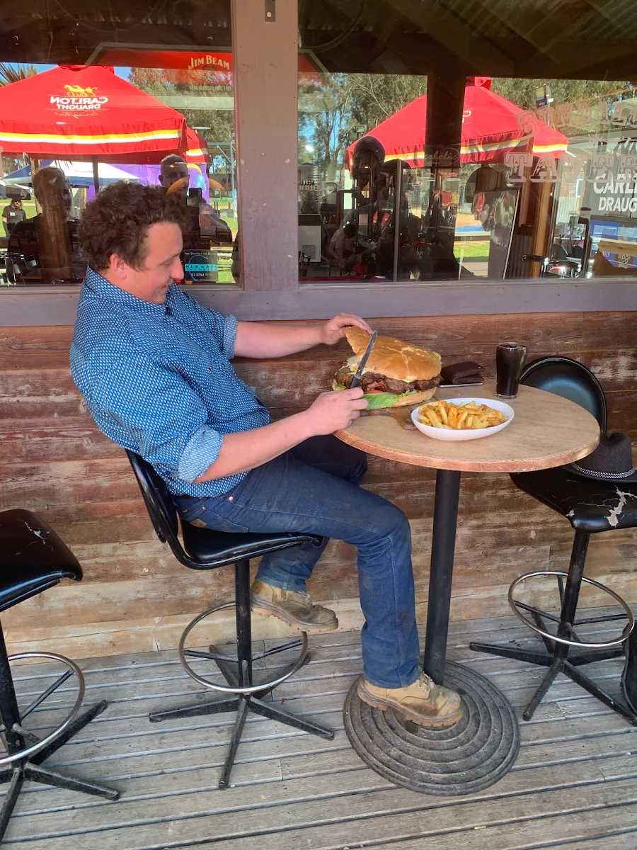 Vibe, Bundalong Tavern