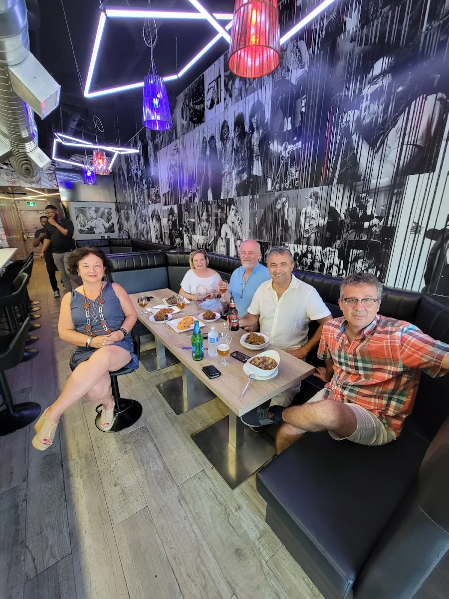Vibe, Whot Restaurant & Lounge
