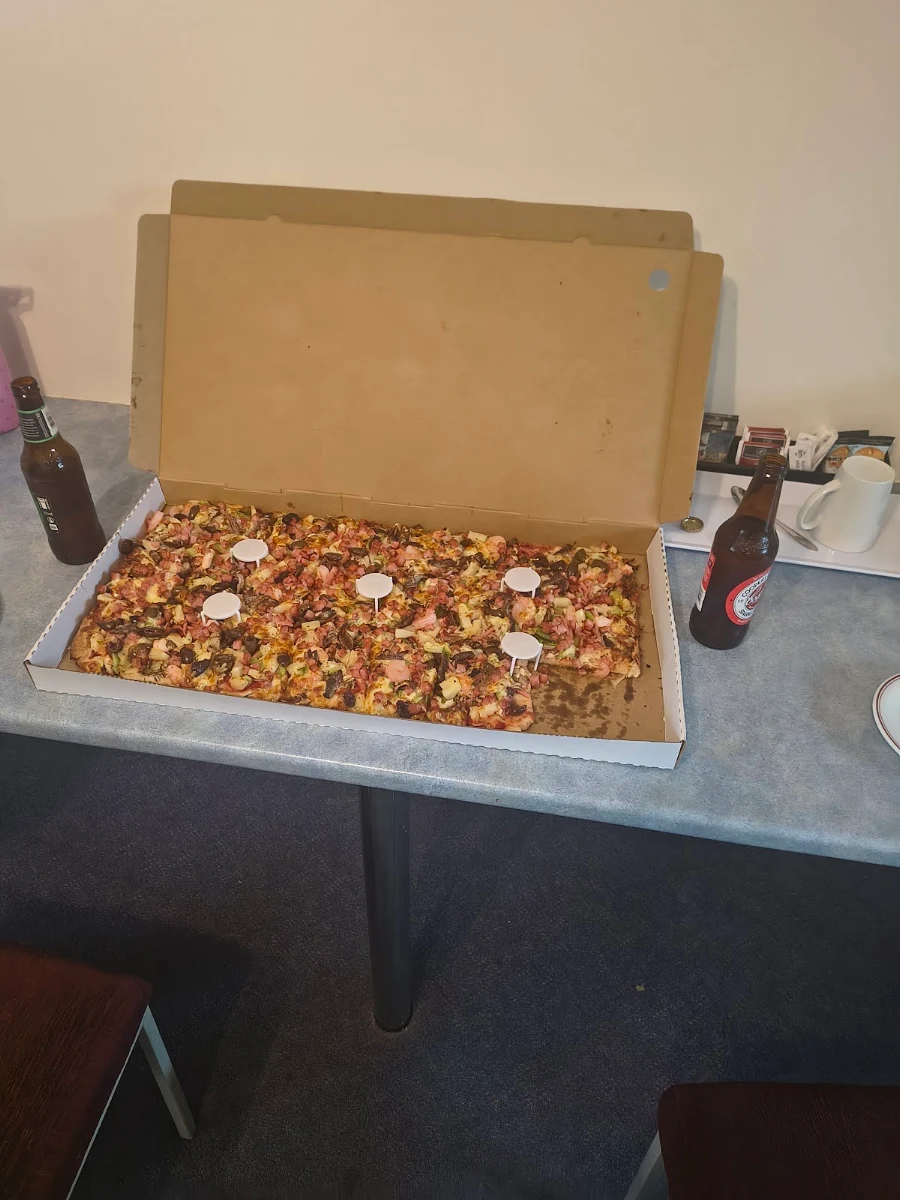 Food & drink, Alberto's Pizza