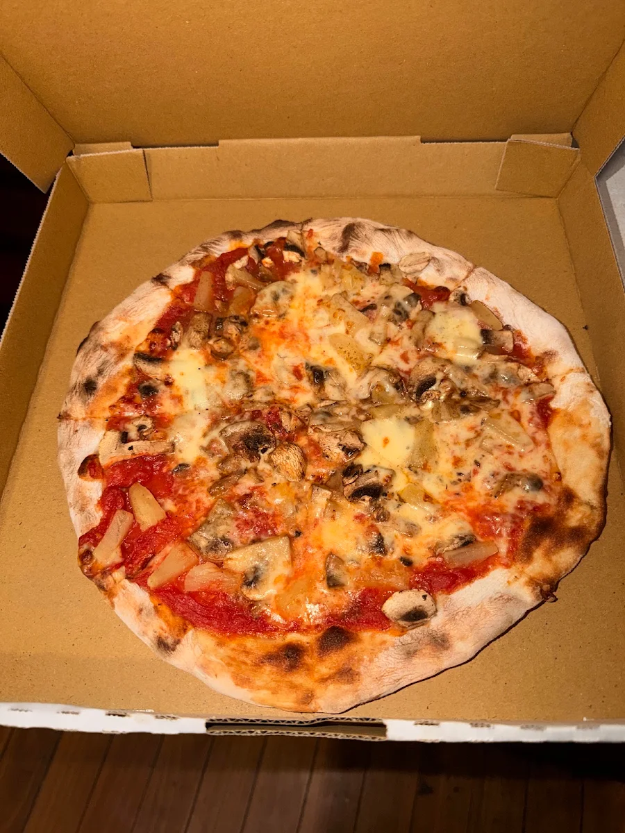 Food & drink, Armonica Cafe And Wood Fired Pizza