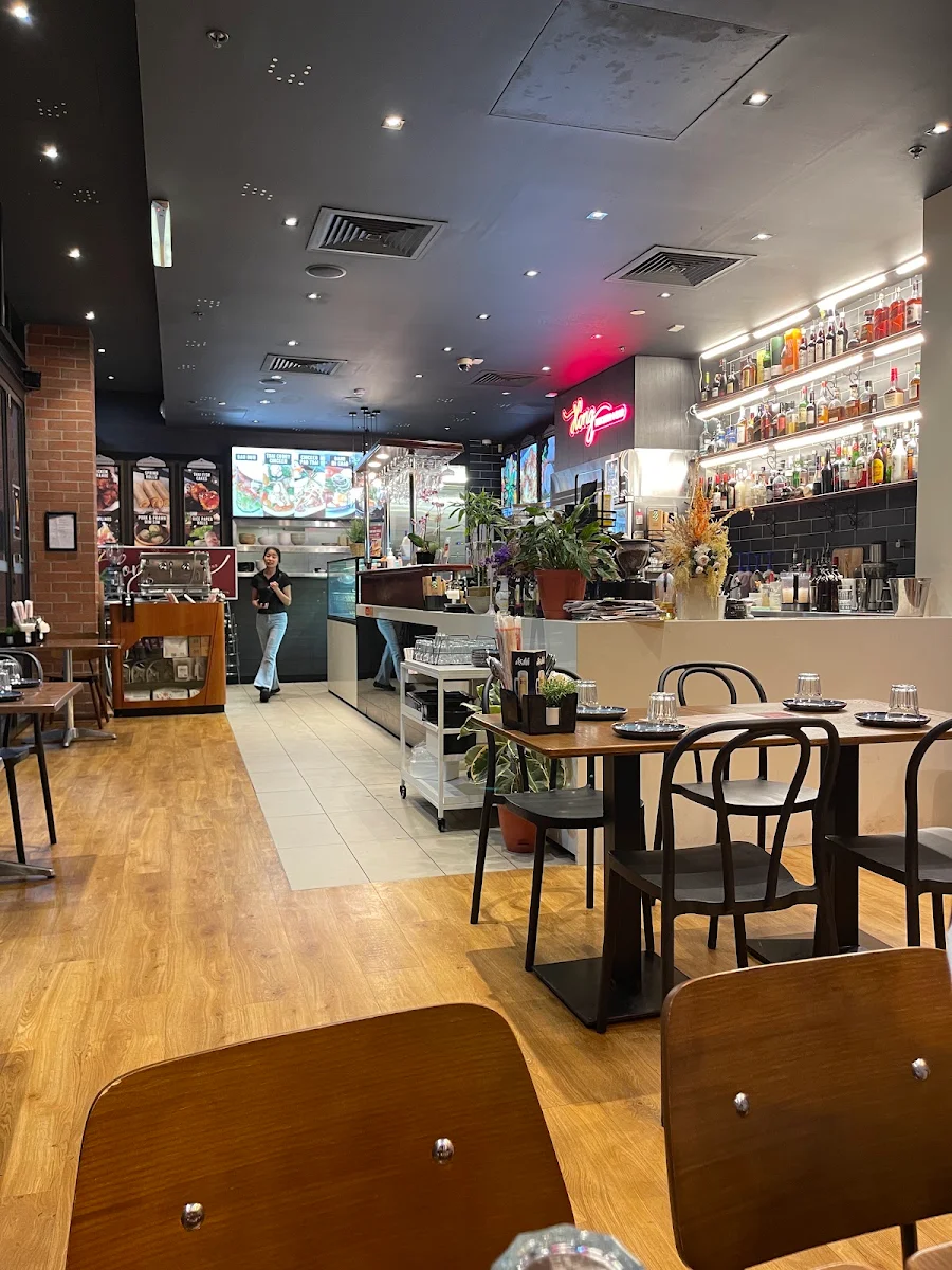 Vibe, HONG KITCHEN & BAR