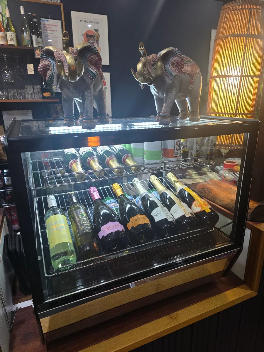 Vibe, POJ'S CHARM THAI RESTAURANT AND CAFE