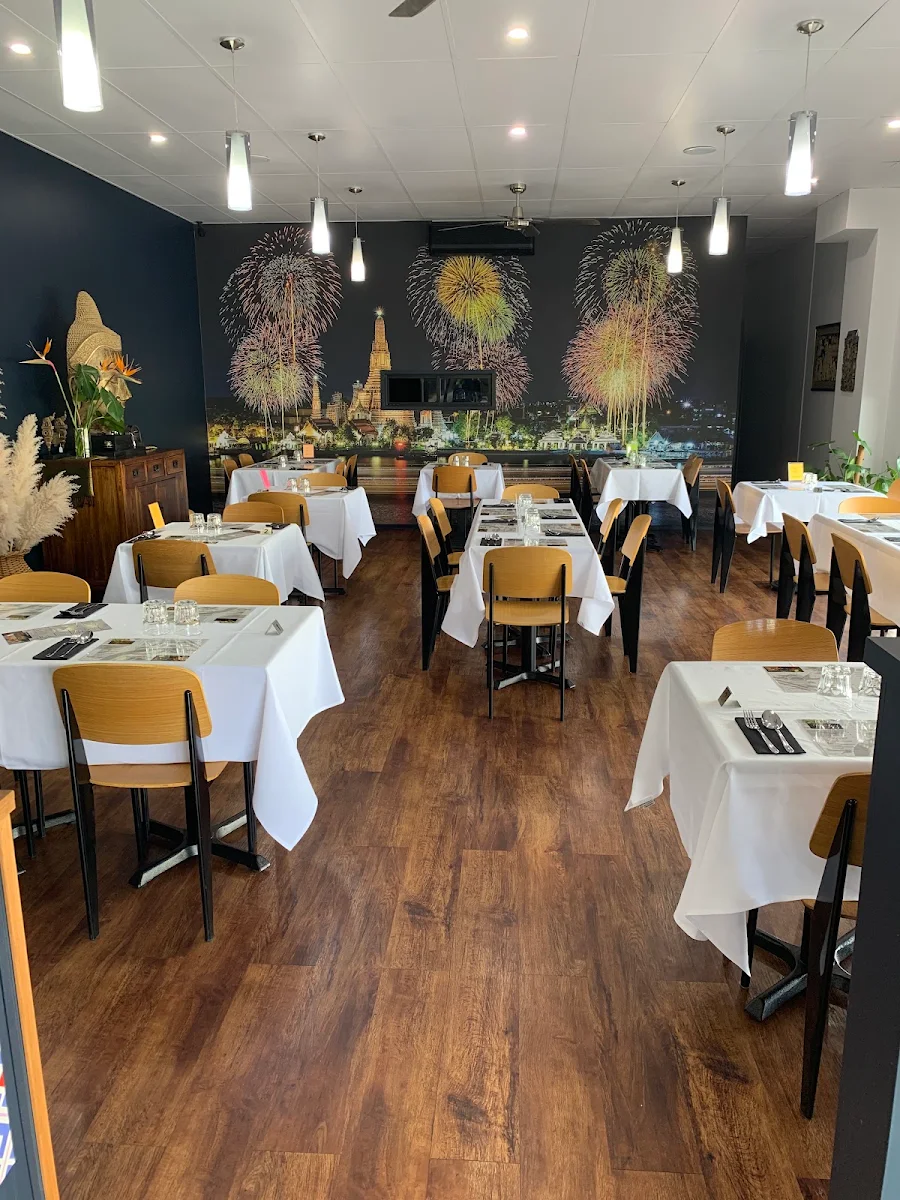 Vibe, POJ'S CHARM THAI RESTAURANT AND CAFE