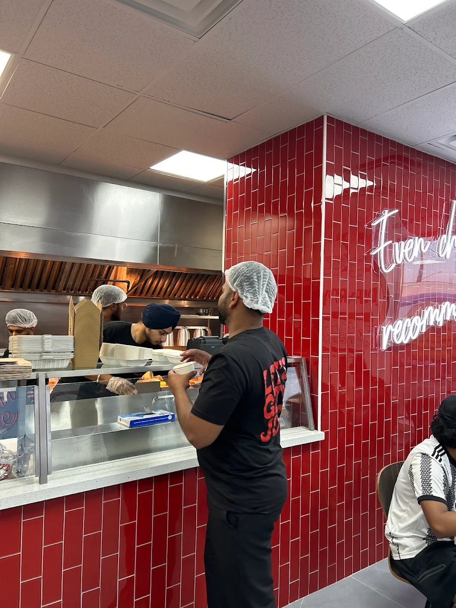 Vibe, Juicy Birds Nashville Hot Chicken