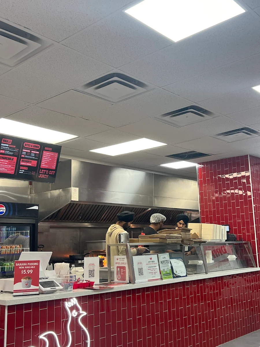 Vibe, Juicy Birds Nashville Hot Chicken