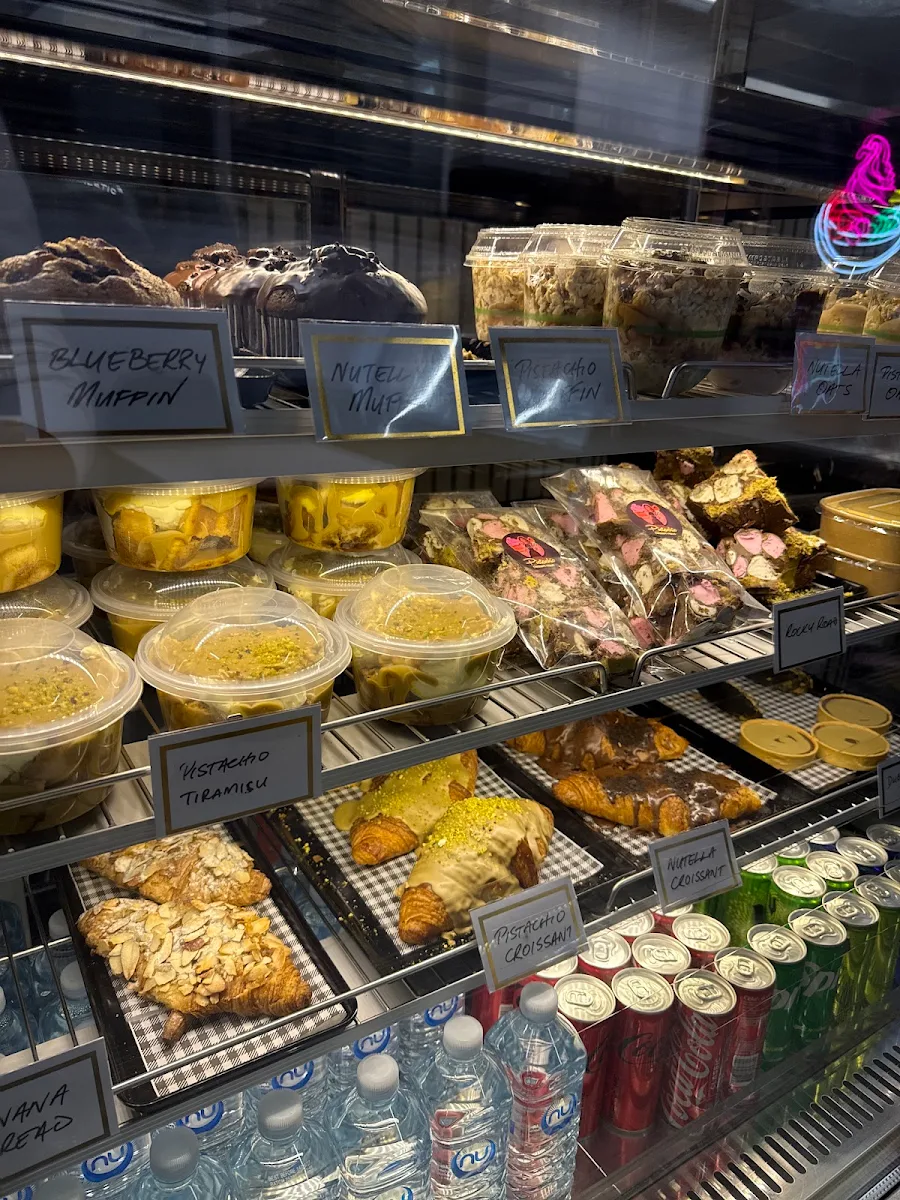 Vibe, Pistachio Dessert Haus