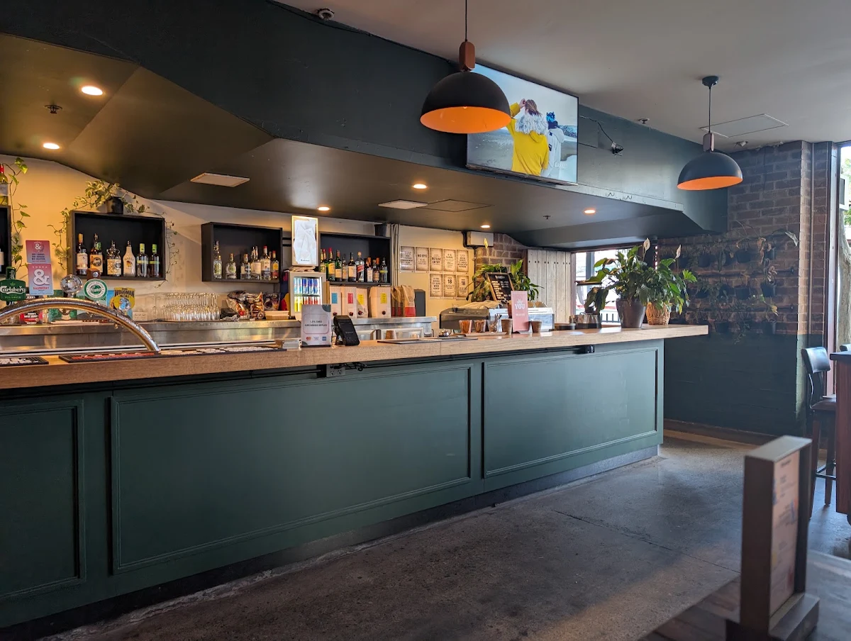 Vibe, Roamer Brisbane Bar/Cafe