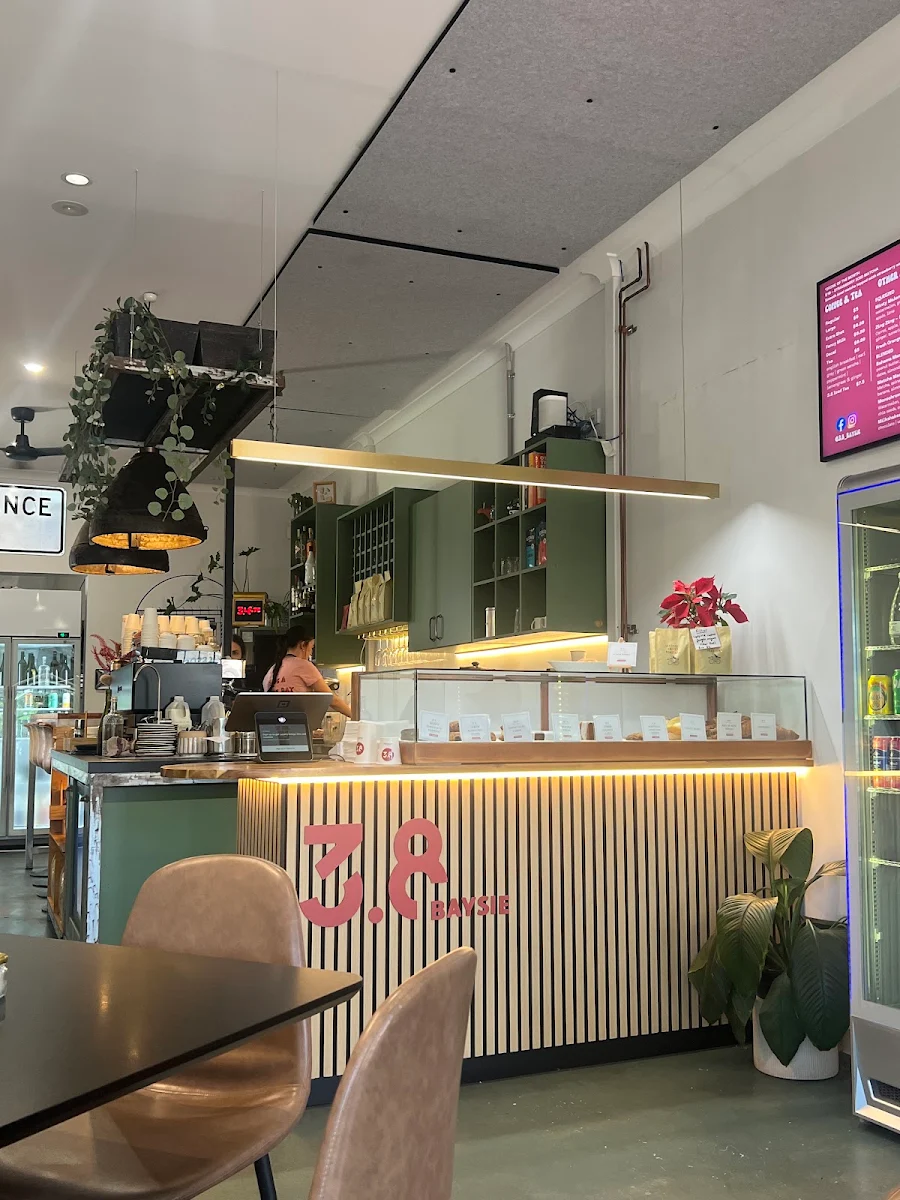 Vibe, 3.8 Baysie
