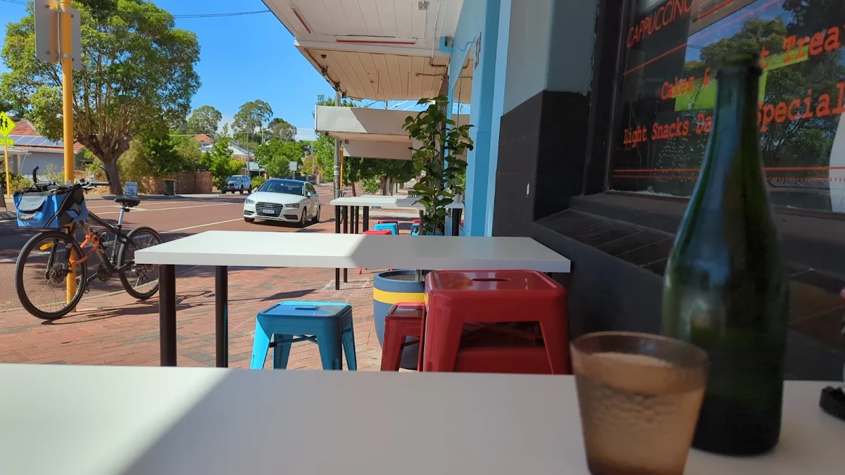 Vibe, 3.8 Baysie