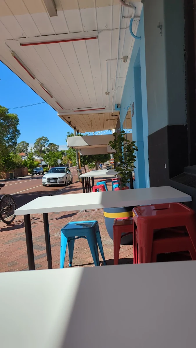 Vibe, 3.8 Baysie
