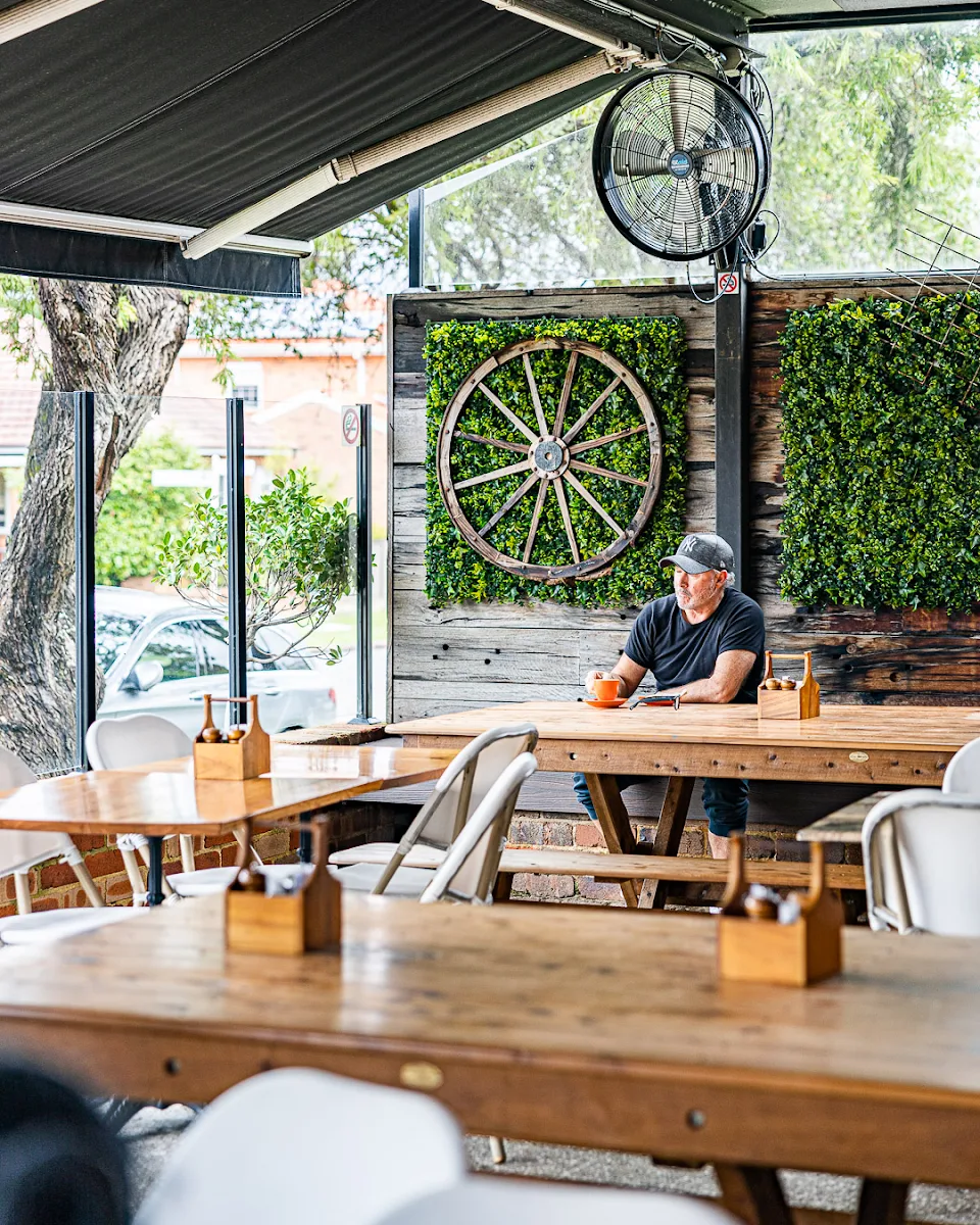 Vibe, Meeting Morgan Café