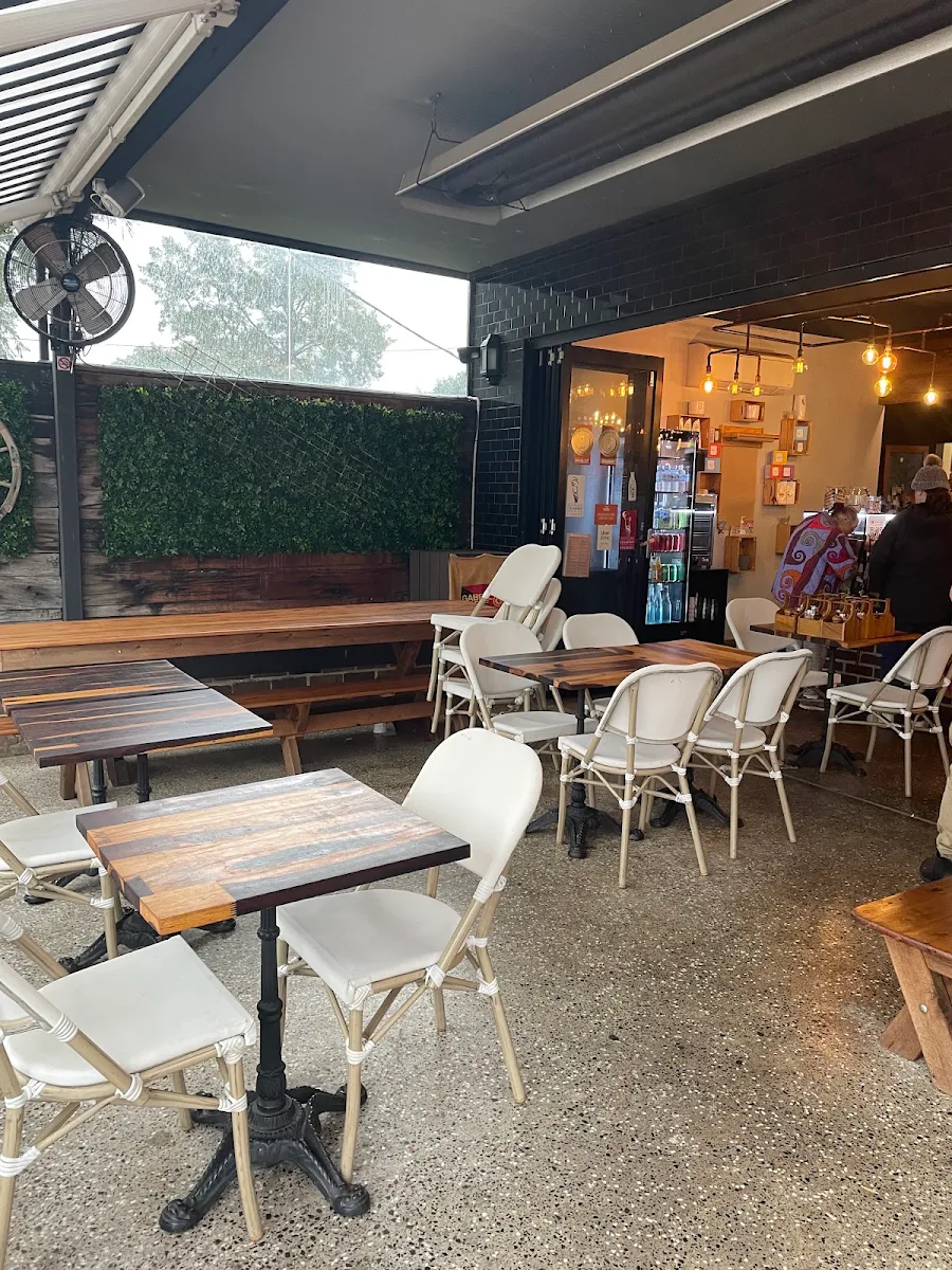 Vibe, Meeting Morgan Café