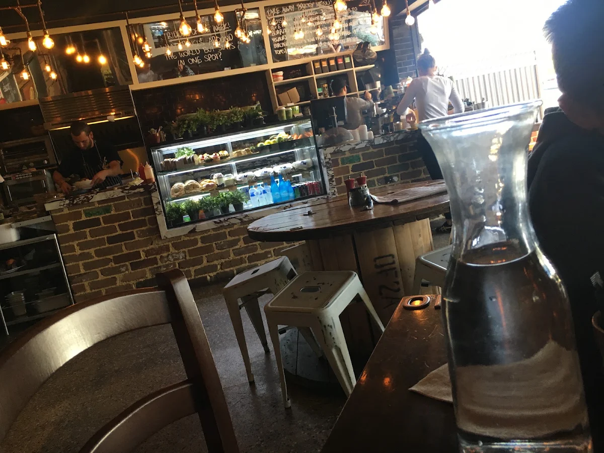 Vibe, Meeting Morgan Café