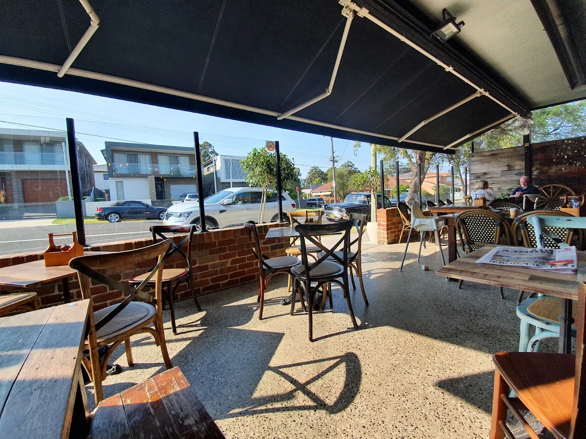 Vibe, Meeting Morgan Café