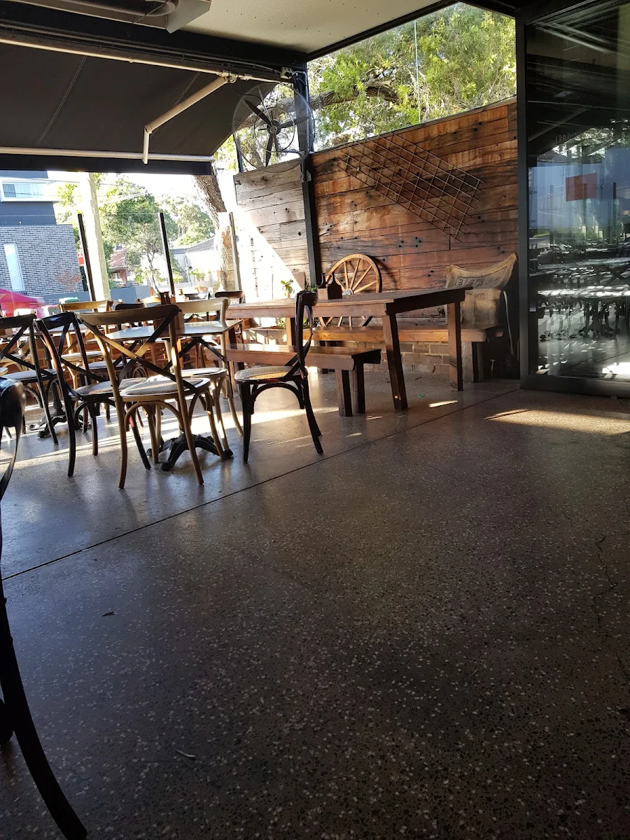 Vibe, Meeting Morgan Café