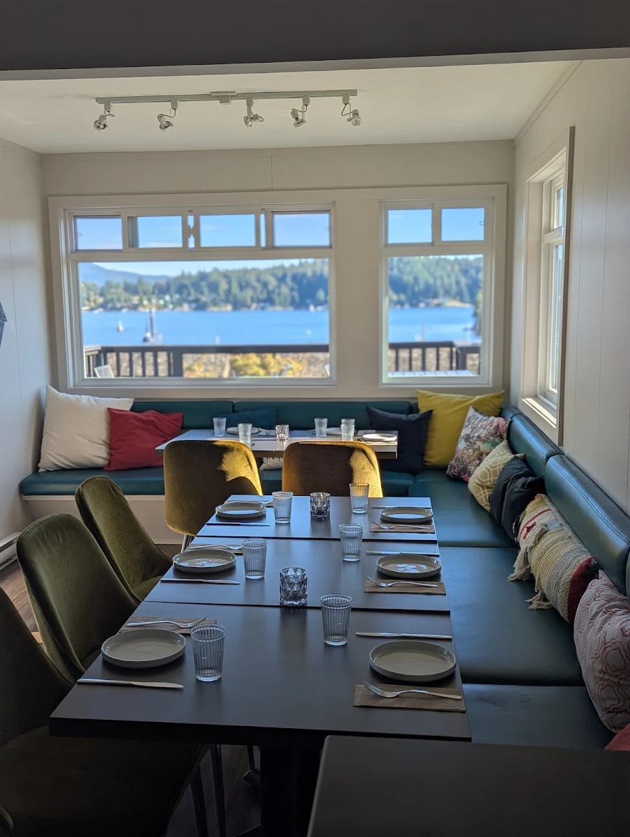 Vibe, The Pink House Bistro