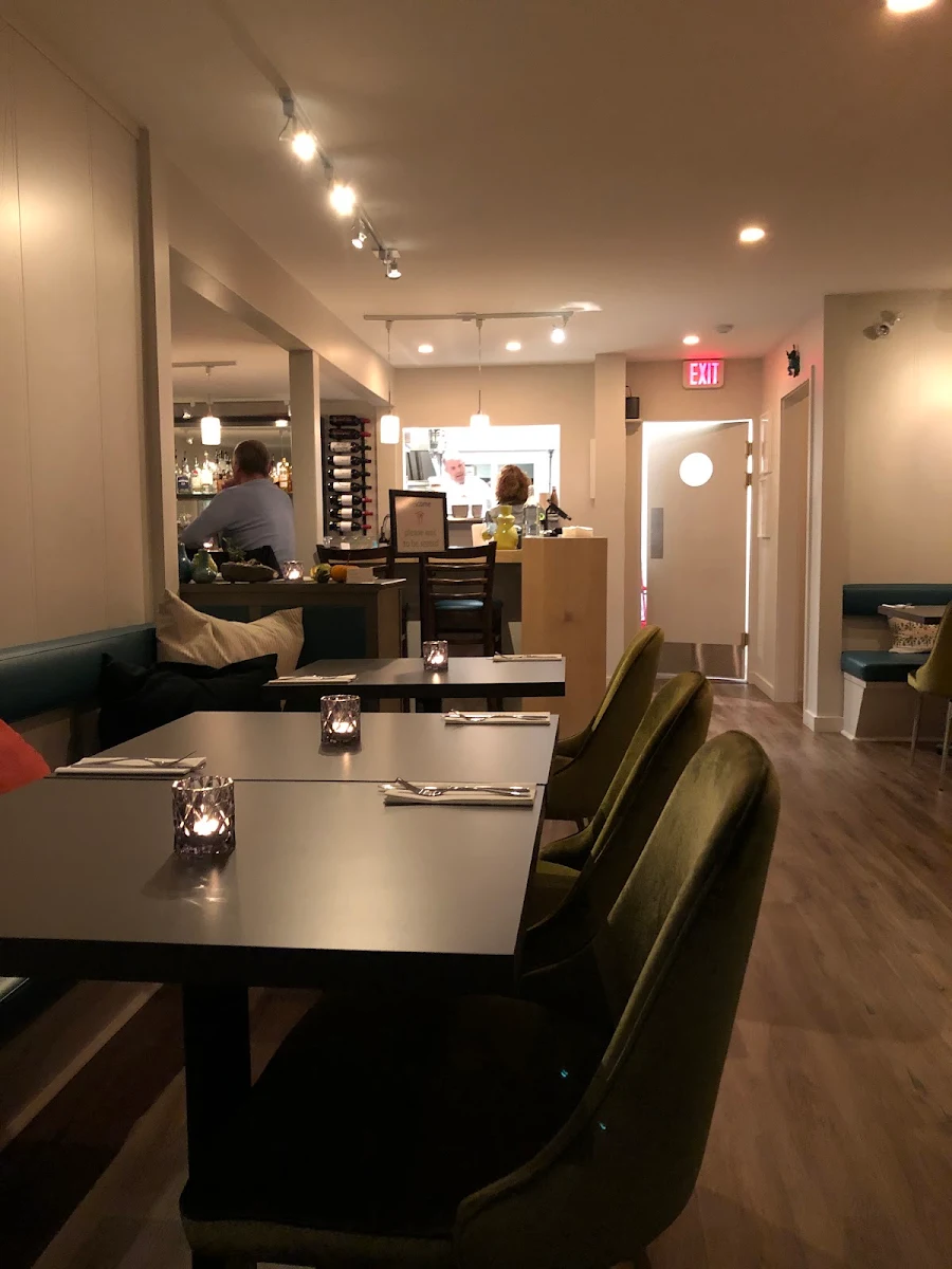 Vibe, The Pink House Bistro