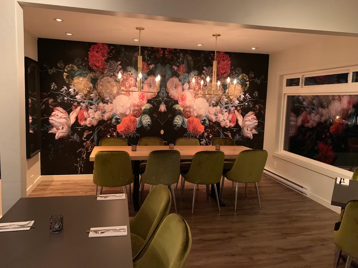 Vibe, The Pink House Bistro