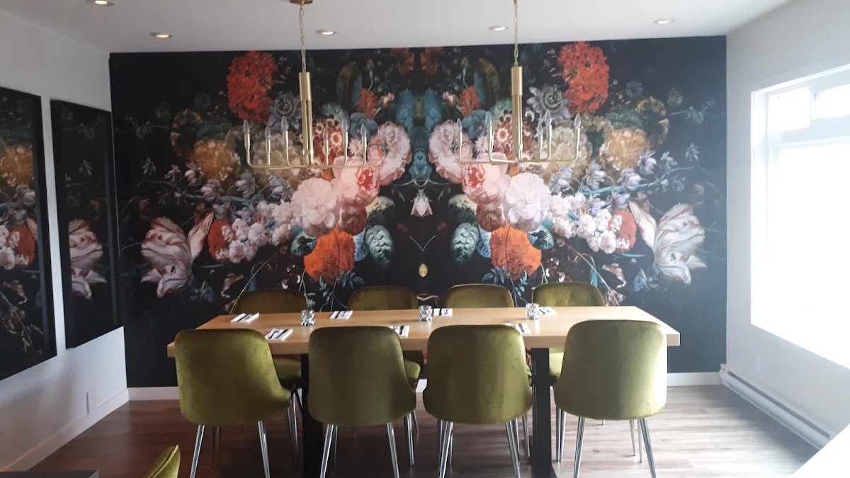 Vibe, The Pink House Bistro