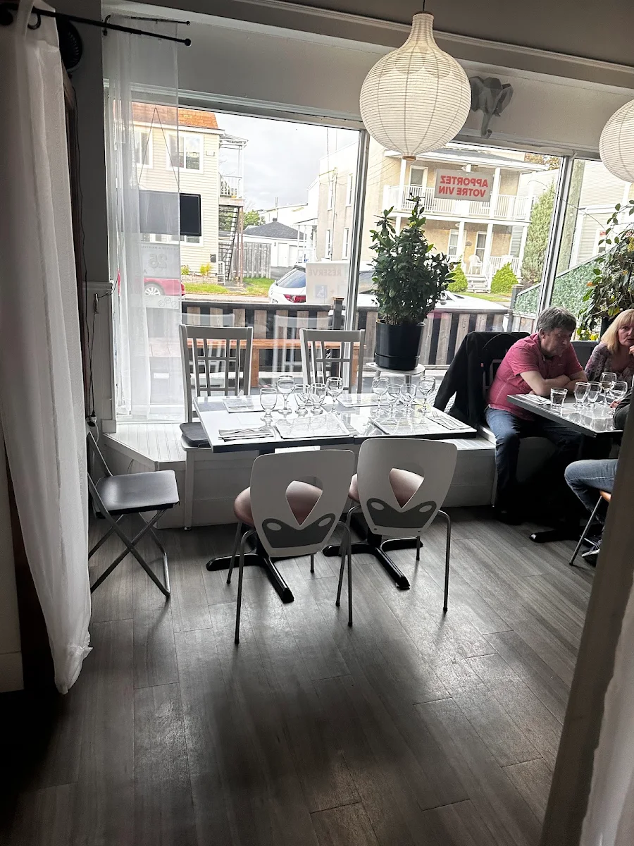 Vibe, Restaurant Lueur du Mékong