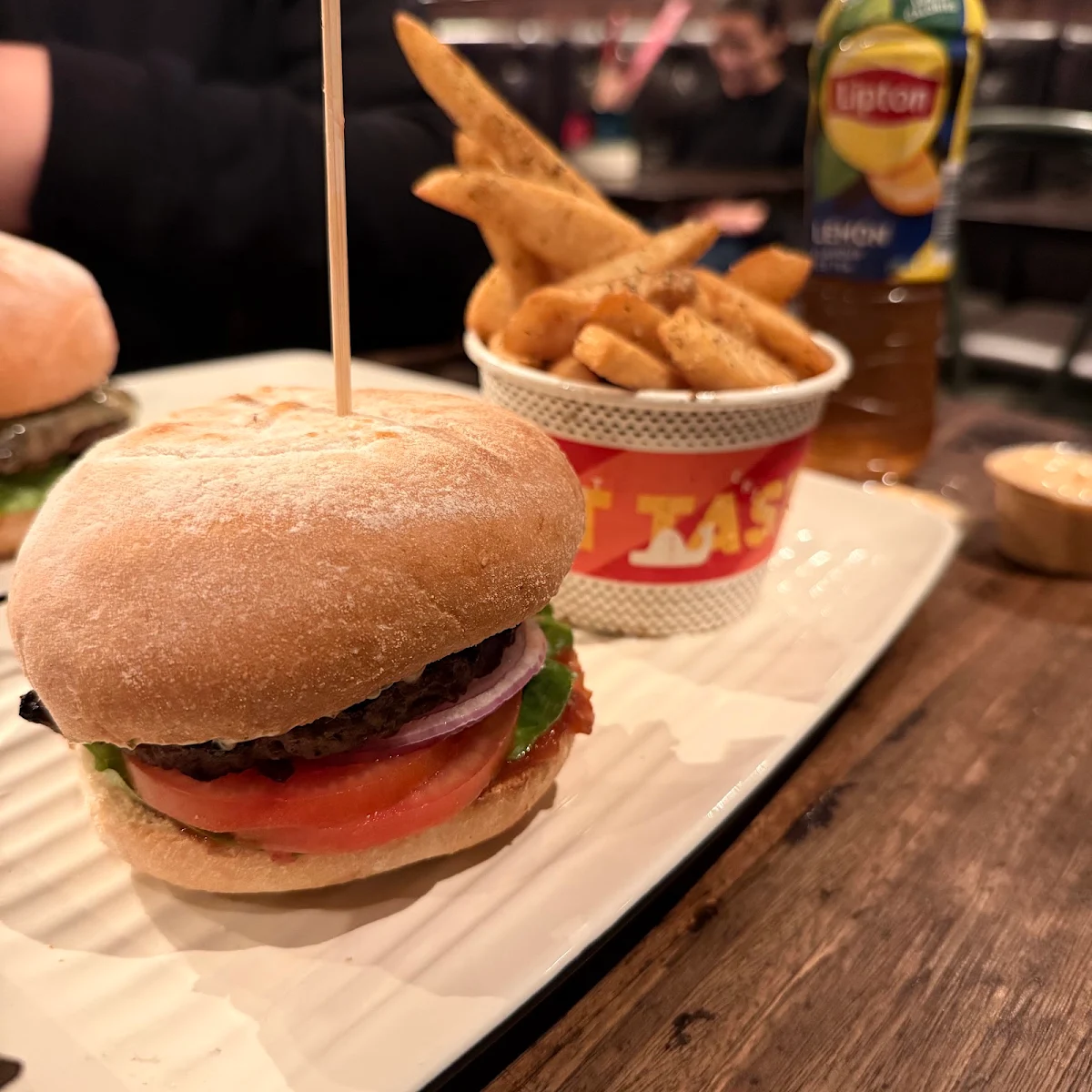 Food & drink, Grill'd Highpoint