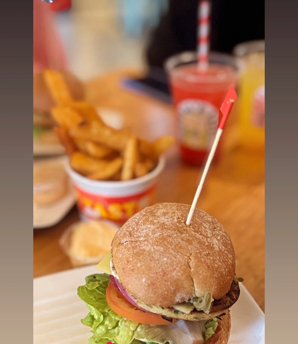 Food & drink, Grill'd Highpoint