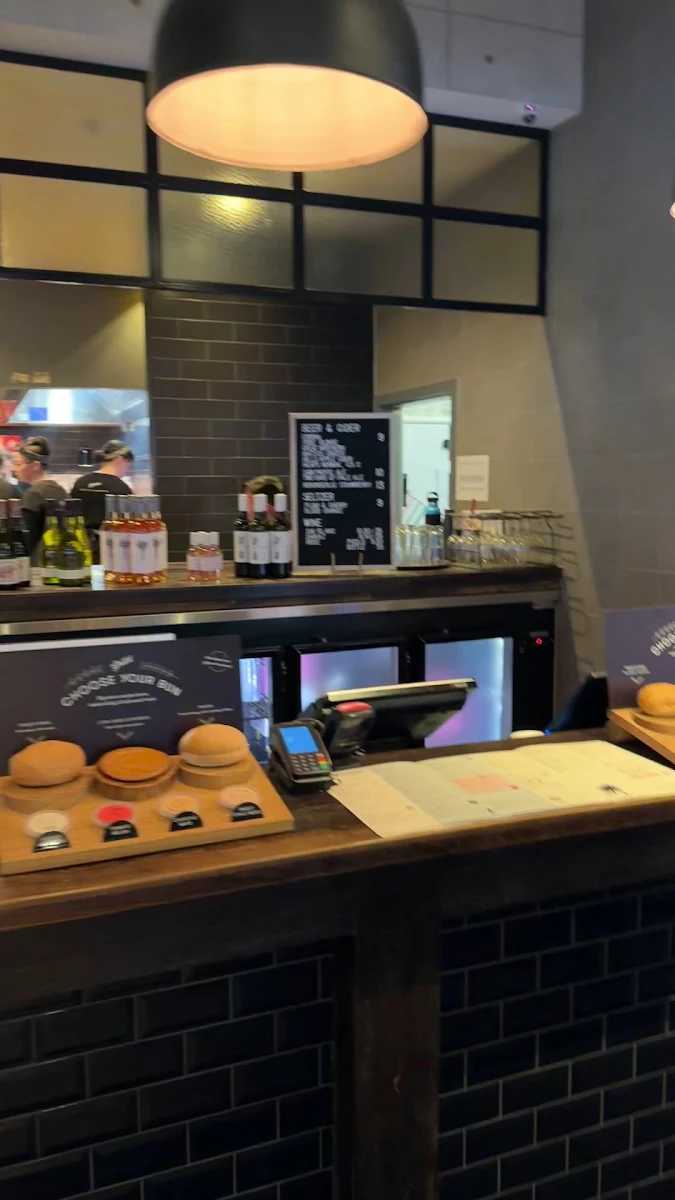 Vibe, Grill'd Highpoint
