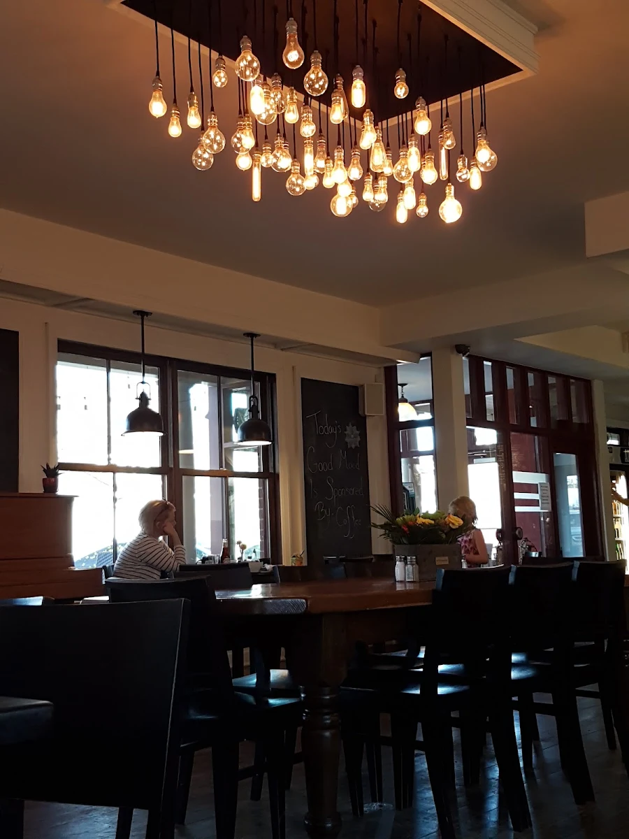 Vibe, Alice's Village Cafe