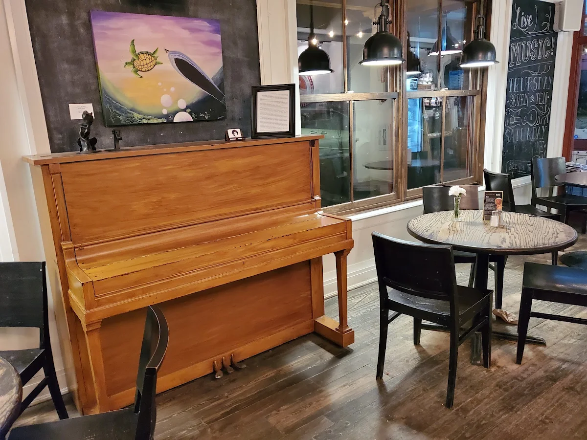 Vibe, Alice's Village Cafe