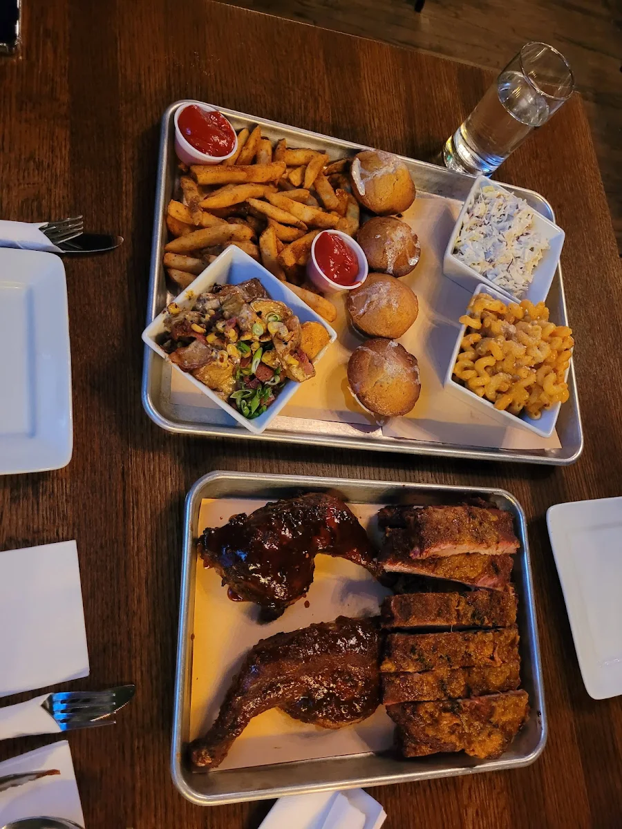 Food & drink, The Whiskey Barn - Honky Tonk and Smoke BBQ