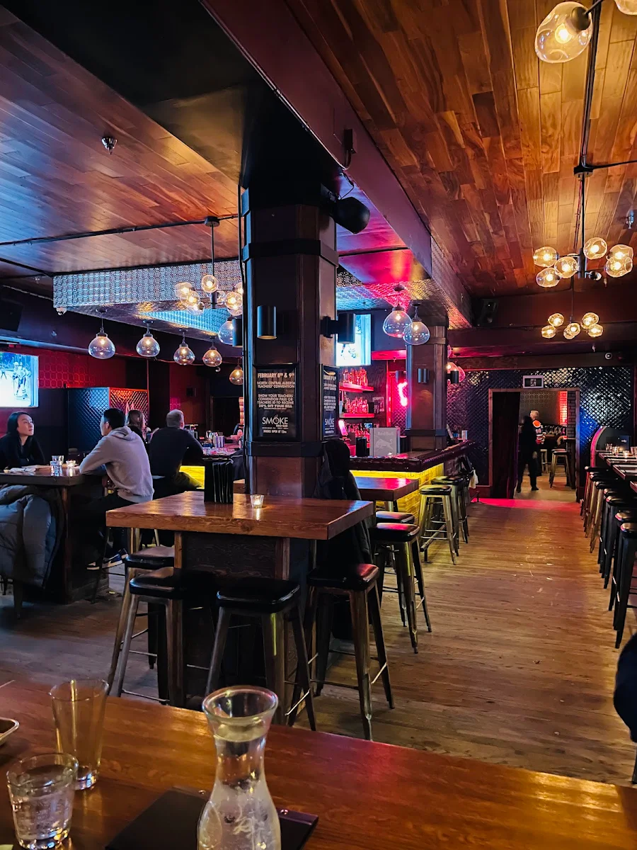 Vibe, The Whiskey Barn - Honky Tonk and Smoke BBQ