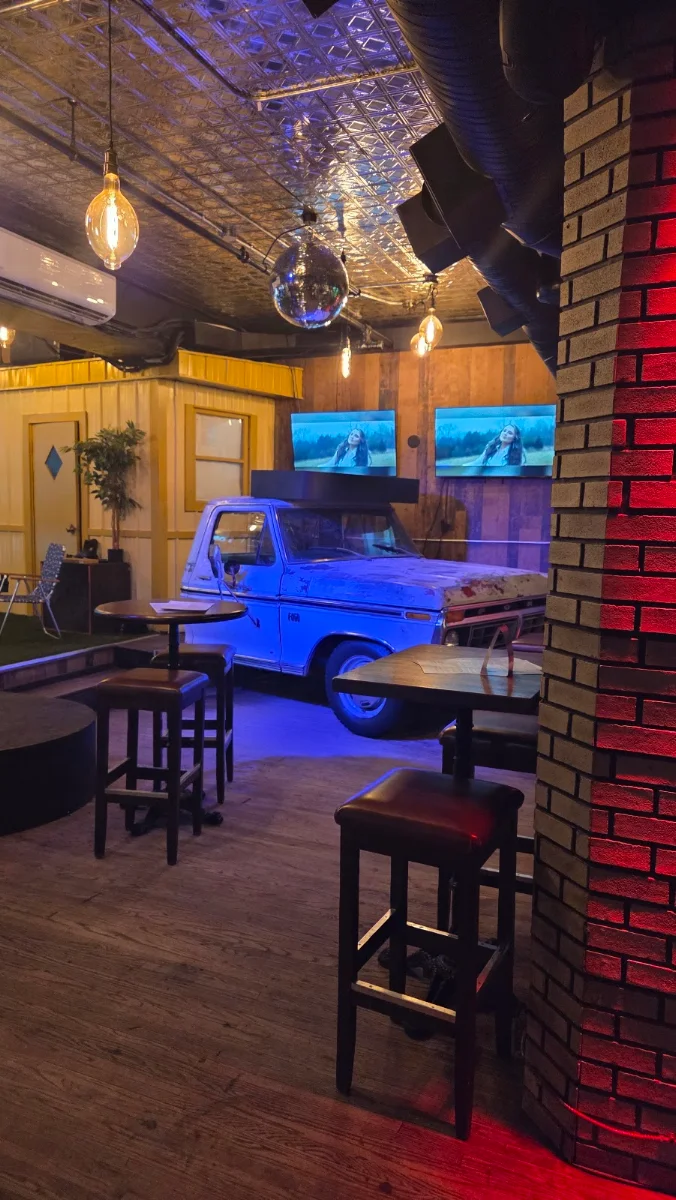 Vibe, The Whiskey Barn - Honky Tonk and Smoke BBQ