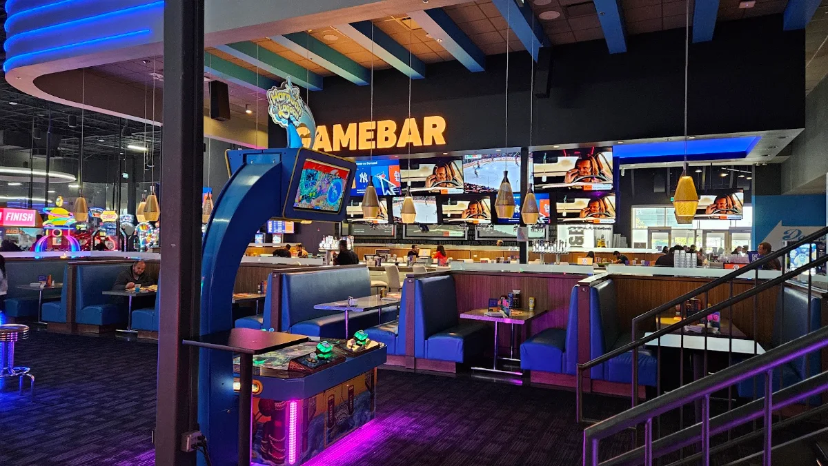 Vibe, Dave & Buster's Oakville